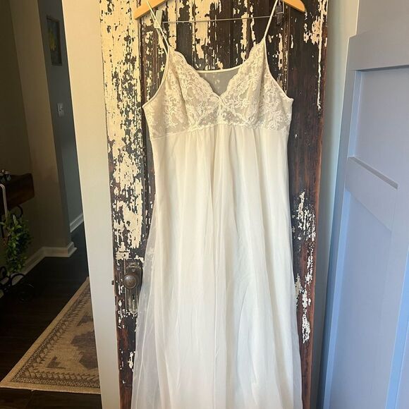 Shadowline vintage lace floral Elegant Sheer White Lace peignoir set. L - Picture 2 of 15